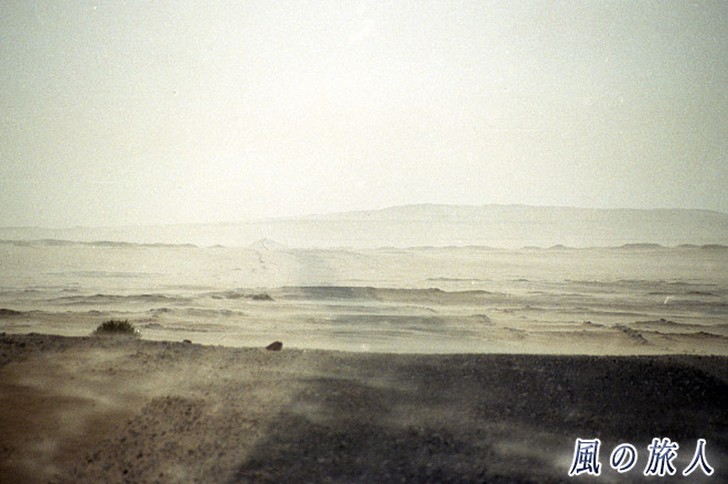 砂嵐と砂漠の道４　サハラ砂漠ツアー（シワ～バハレイヤ）の写真　Sahara Desert Tour　Siwa to Bahariyya