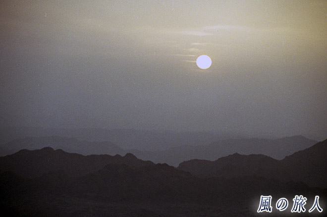 昇った朝日　シナイ山の写真　Mount Sinai