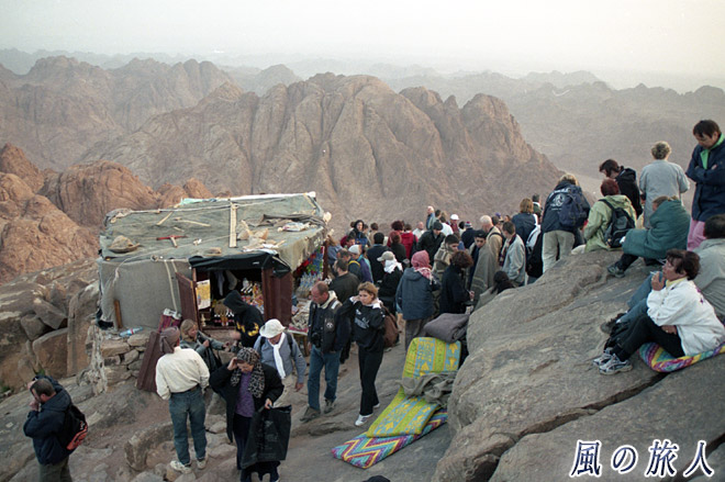 山頂の様子　シナイ山の写真　Mount Sinai