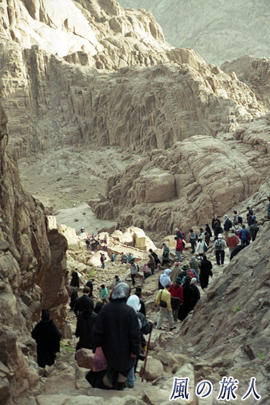 下山の様子２　シナイ山の写真　Mount Sinai