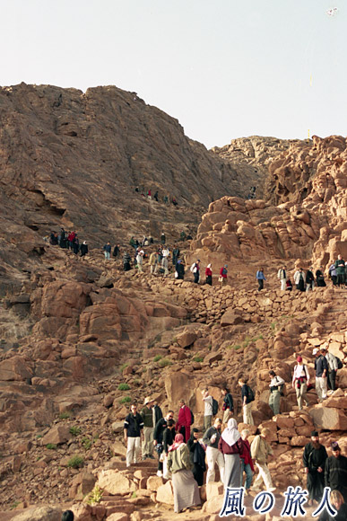 下山する人々２　シナイ山の写真　Mount Sinai