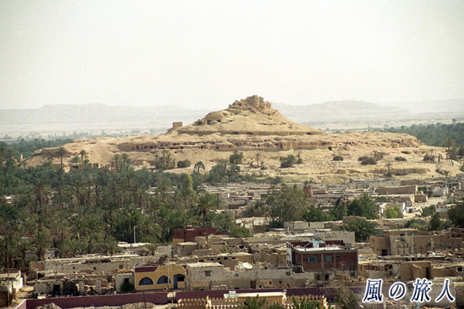 死者の山（ジャバル・アル・マウタ）　シワ・オアシスの写真　Gabal al-Mawta