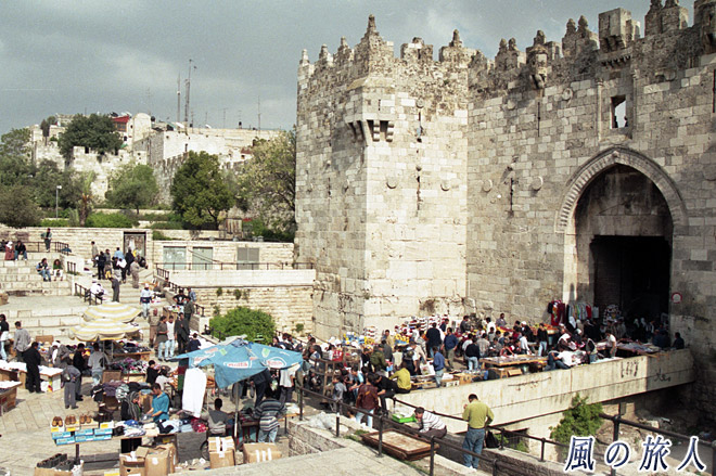 ダマスカス門の様子　Damascus Gate　エルサレム旧市街の写真