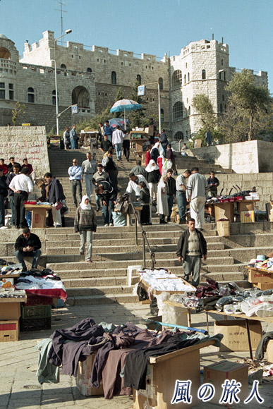 ダマスカス門の外側　エルサレム旧市街の写真
