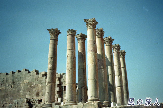 アルテミス神殿の柱　ジェラシュ遺跡の写真