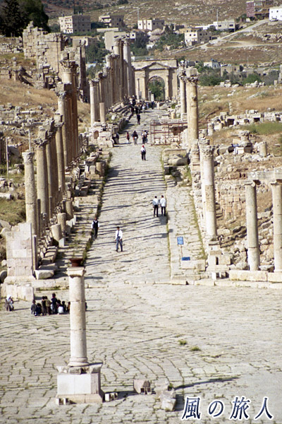 楕円形フォーラムと列柱通り　ジェラシュ遺跡の写真