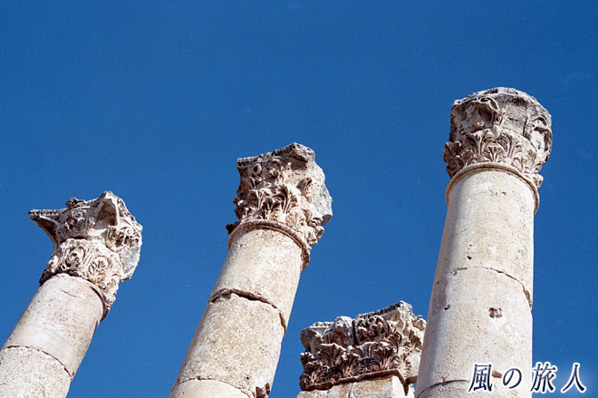 ゼウス神殿の柱　ジェラシュ遺跡の写真