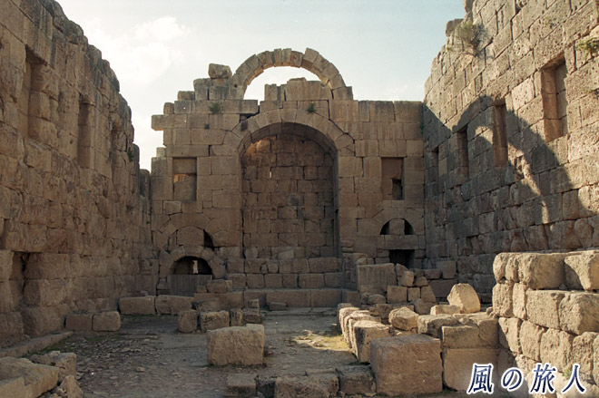 アルテミス神殿の内部　ジェラシュ遺跡の写真