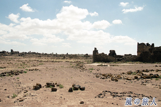 荒涼とした遺跡　ウム・エル・ジマル遺跡の写真