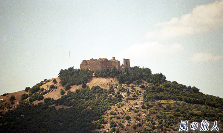 アジュルン城の城壁　アジュルン城の写真