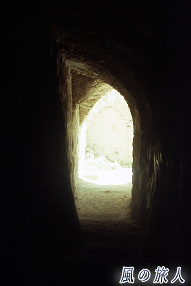 城塞内へ　カラク城の写真