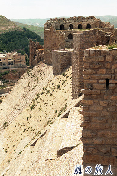 東の城壁の北側　カラク城の写真