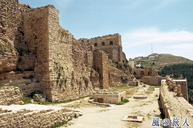 西側の城壁　カラク城の写真