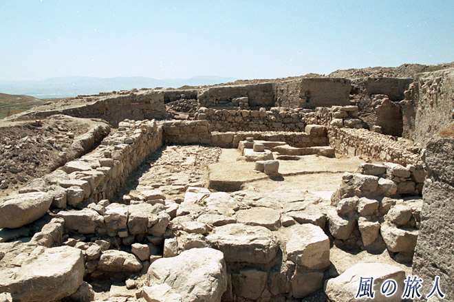 発掘中の遺構　ペラ遺跡の写真