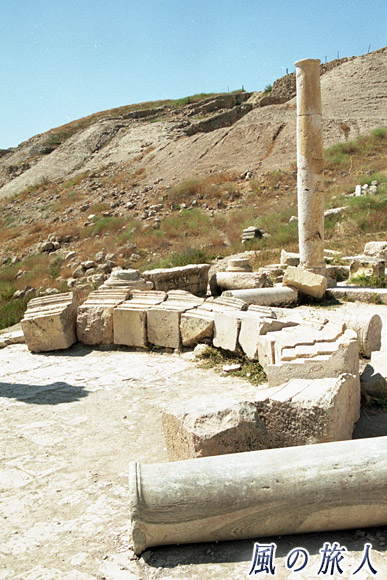 神殿の柱　ペラ遺跡の写真