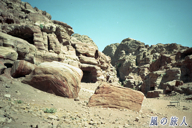 ペトラの岩　ペトラ遺跡の写真