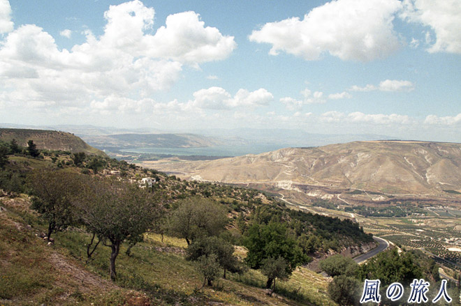イスラエル方面の眺め　ウム・カイス遺跡の写真