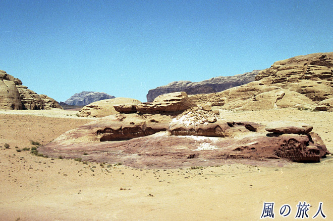 赤い岩　ワディ・ラムの写真