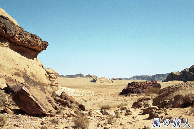 岩と砂漠　ワディ・ラムの写真