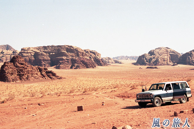 砂漠ツア-の４ＷＤ　ワディ・ラムの写真