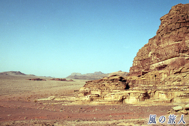 岩山と砂漠　ワディ・ラムの写真