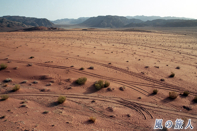 砂漠の足跡　ワディ・ラムの写真