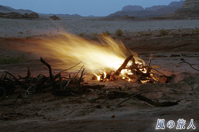 野営の火　ワディ・ラムの写真