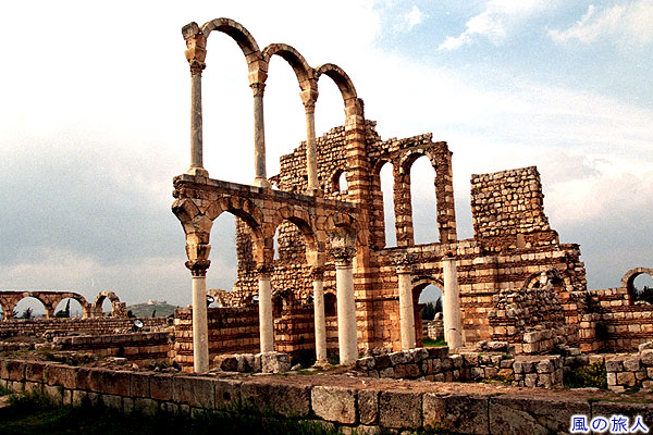 復元された宮殿跡　アンジャル遺跡の写真　Umayyad City Ruins in Anjar