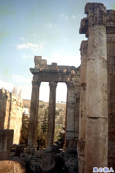 柱が残る遺構 バールベック遺跡の写真　Baalbek Roman Ruins