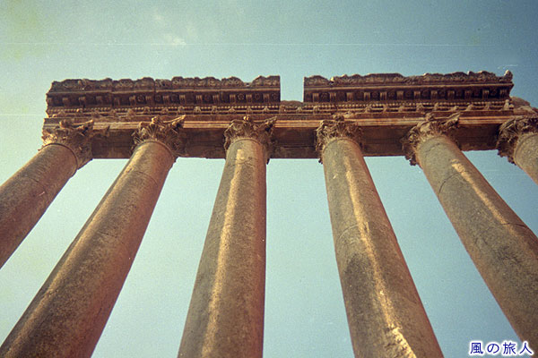 ジュピター神殿の柱 バールベック遺跡の写真　Baalbek Roman Ruins