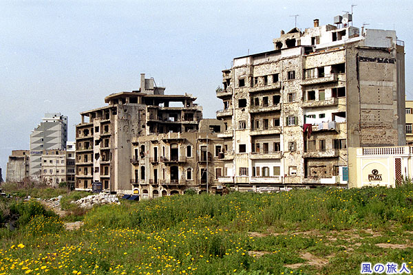 戦災ビルが並ぶ地区　ベイルートに残る内戦の傷跡の写真