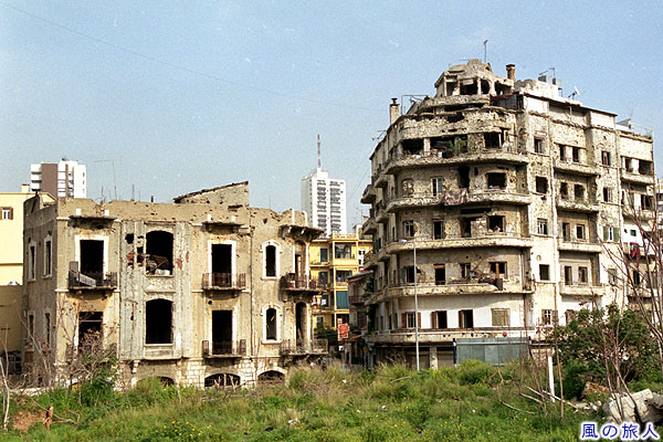 戦災ビルが並ぶ地区２　ベイルートに残る内戦の傷跡の写真