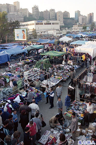 ベイルートのフリーマーケット　ベイルートの町並みの写真　Flea Market in Beirut