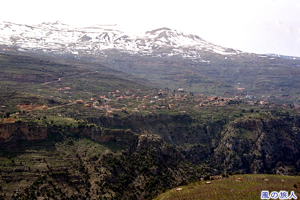 カディーシャ渓谷の様子　Ouadi Qadisha (the Holy Valley)