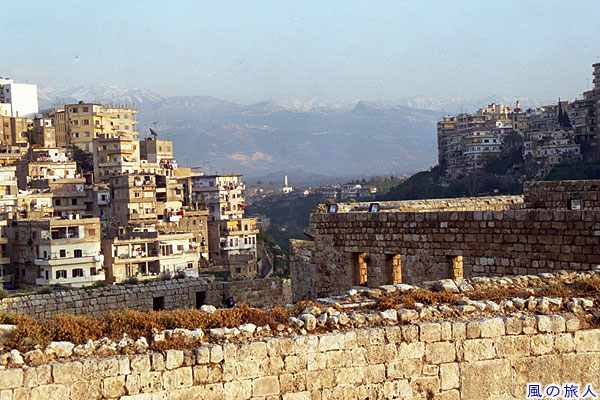 城砦とレバノン山脈　セント・ジル城砦の眺め