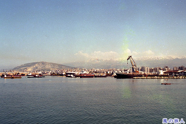トリポリの港　Port of Tripoli　トリポリの町並みの写真