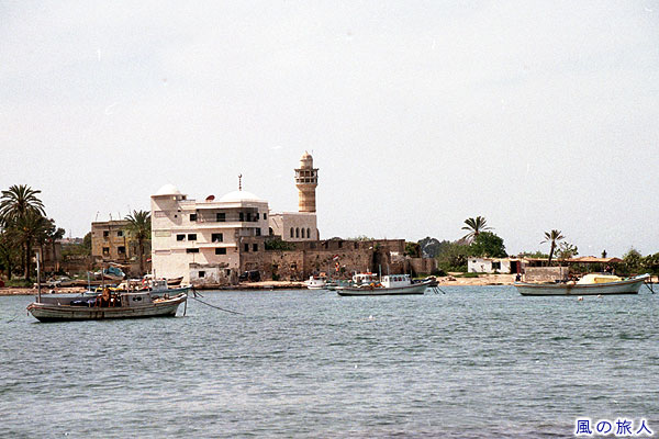 イブンハニのモスク　イブンハニビーチ