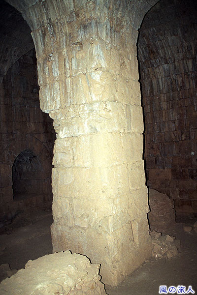 ずれている柱　サラディン城