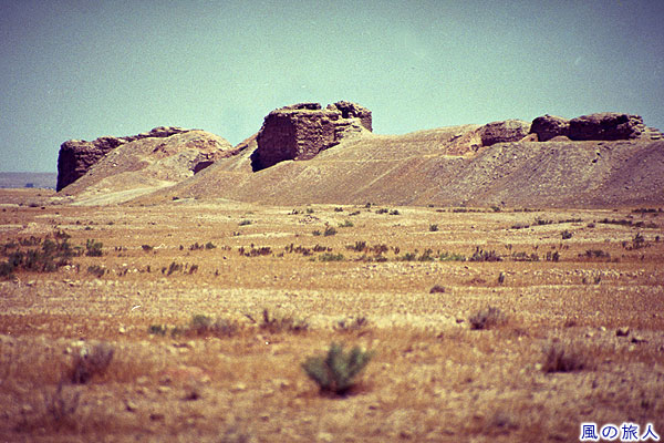 陸側の城壁　ドゥラ・エウロポス遺跡