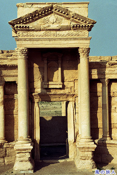 円形劇場のゲート　パルミラ遺跡　Site of Palmyra