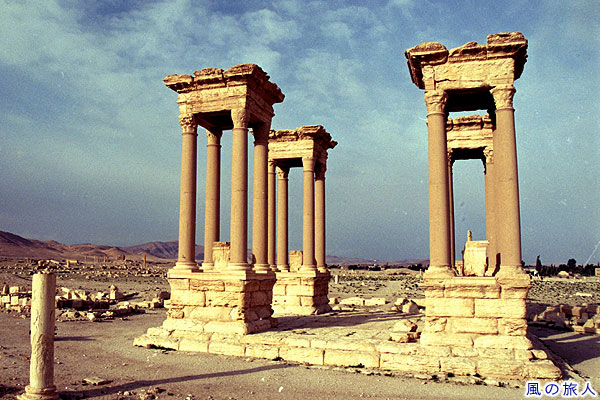 テトラピュロン（四面門）　Tetrapylon　パルミラ遺跡　Site of Palmyra