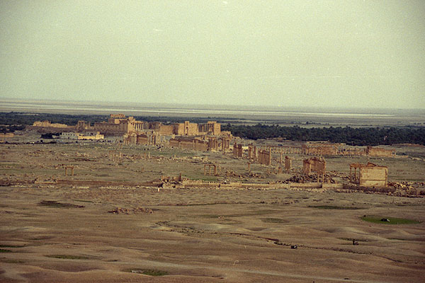 パルミラ遺跡の全景　アラブ城砦