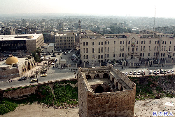 サウスタワー方面の眺め　アレッポ城から眺める市街地の写真