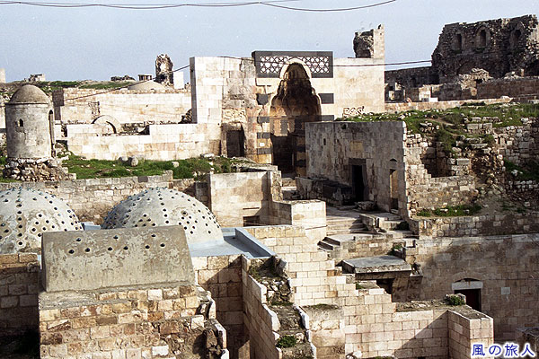 ハマムなどの遺構　アレッポ城の写真