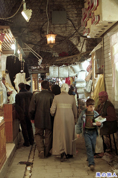 狭い通路　アレッポのスークの写真　Al-Madina Souq