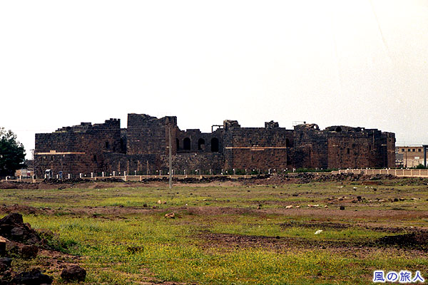 城砦の全体図　ボスラのローマ円形劇場　Bosra Citadel