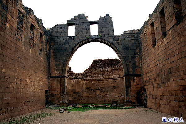 バヒラ修道院の内部　ボスラ遺跡