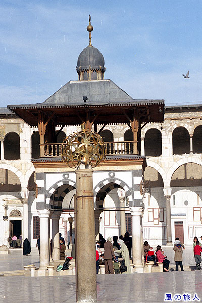 金色の丸い玉　ウマイヤド・モスク　Umayyad Mosque
